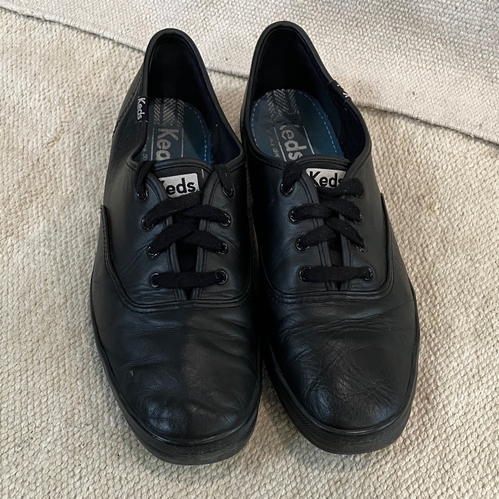 Keds Women’s size 8 1/2  Black Leather lace-up loafers / Sneakers